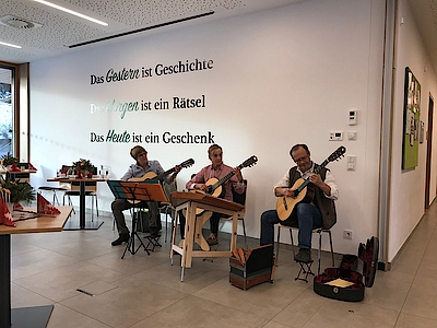 Besinnlicher 3. Adventsonntag mit Glasschmuckausstellung