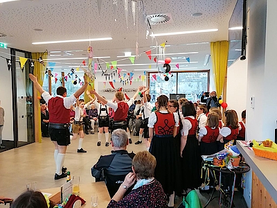 Auftanz der Ellmauer Trachtlerkinder