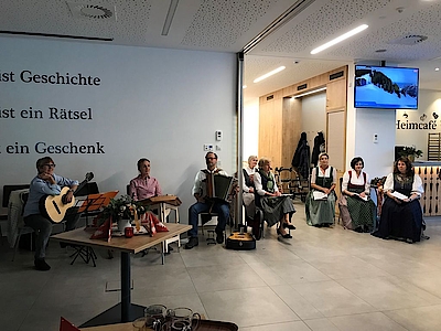 Besinnlicher 3. Adventsonntag mit Glasschmuckausstellung