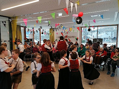 Auftanz der Ellmauer Trachtlerkinder