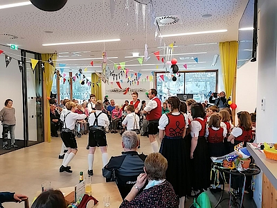 Auftanz der Ellmauer Trachtlerkinder