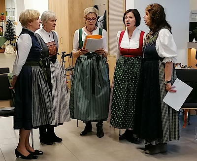 Besinnlicher 3. Adventsonntag mit Glasschmuckausstellung