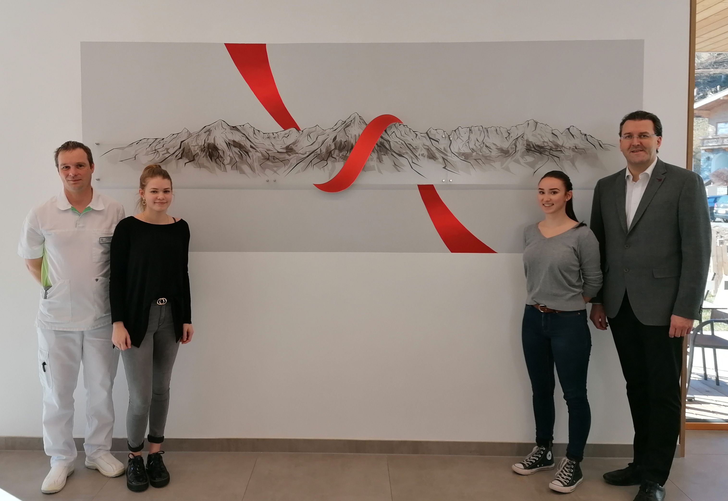 "Verbindendes" Kunstwerk für das Pflegeheim Scheffau "Verbindendes" Kunstwerk für das Pflegeheim Scheffau