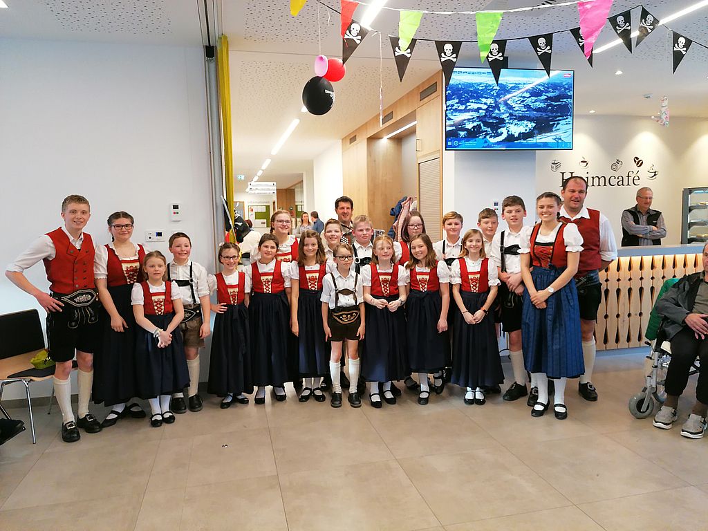 Auftanz der Ellmauer Trachtlerkinder