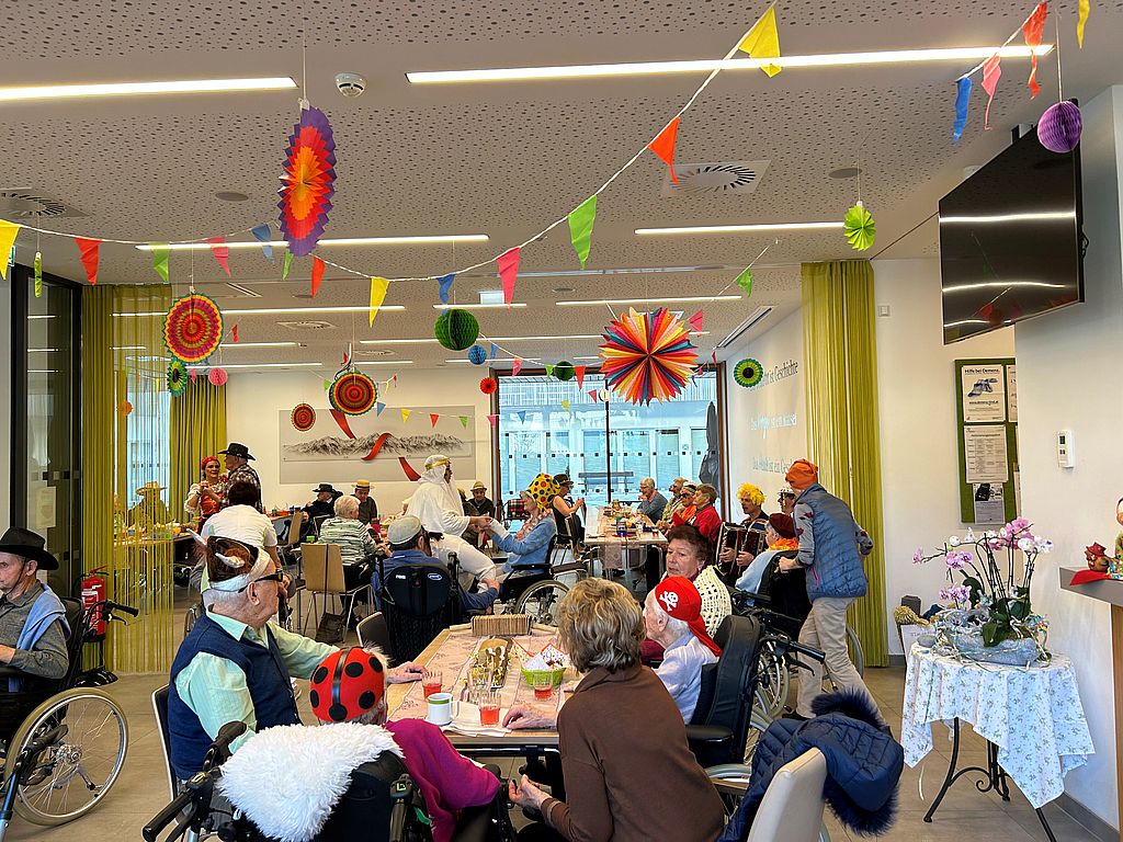Närrisches Treiben im Pflegeheim Scheffau Närrisches Treiben im Pflegeheim Scheffau