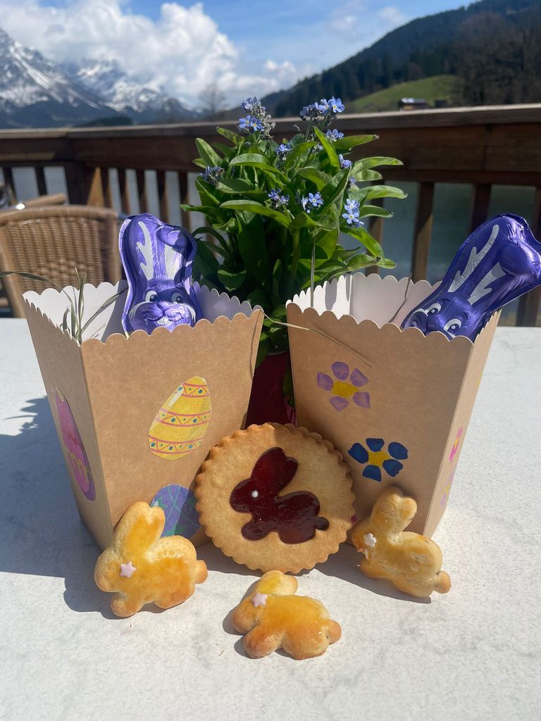 Osternestsuche und Eierpecken