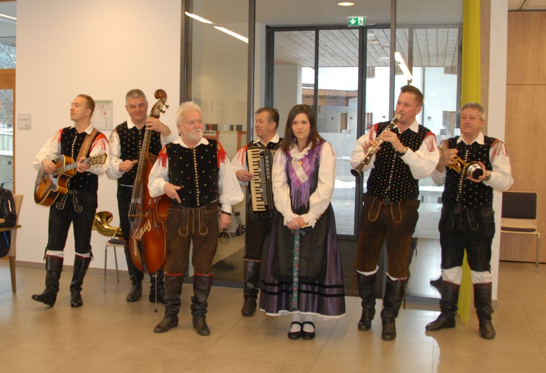 Auftritt der Oberkrainer im Pflegeheim Scheffau