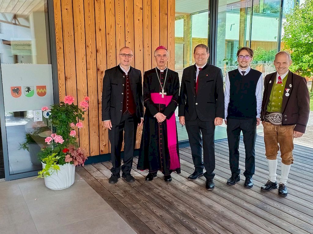Hoher Besuch im Pflegeheim Hoher Besuch im Pflegeheim